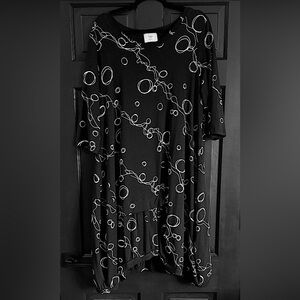 Chic Black and White Circle Pattern Dress